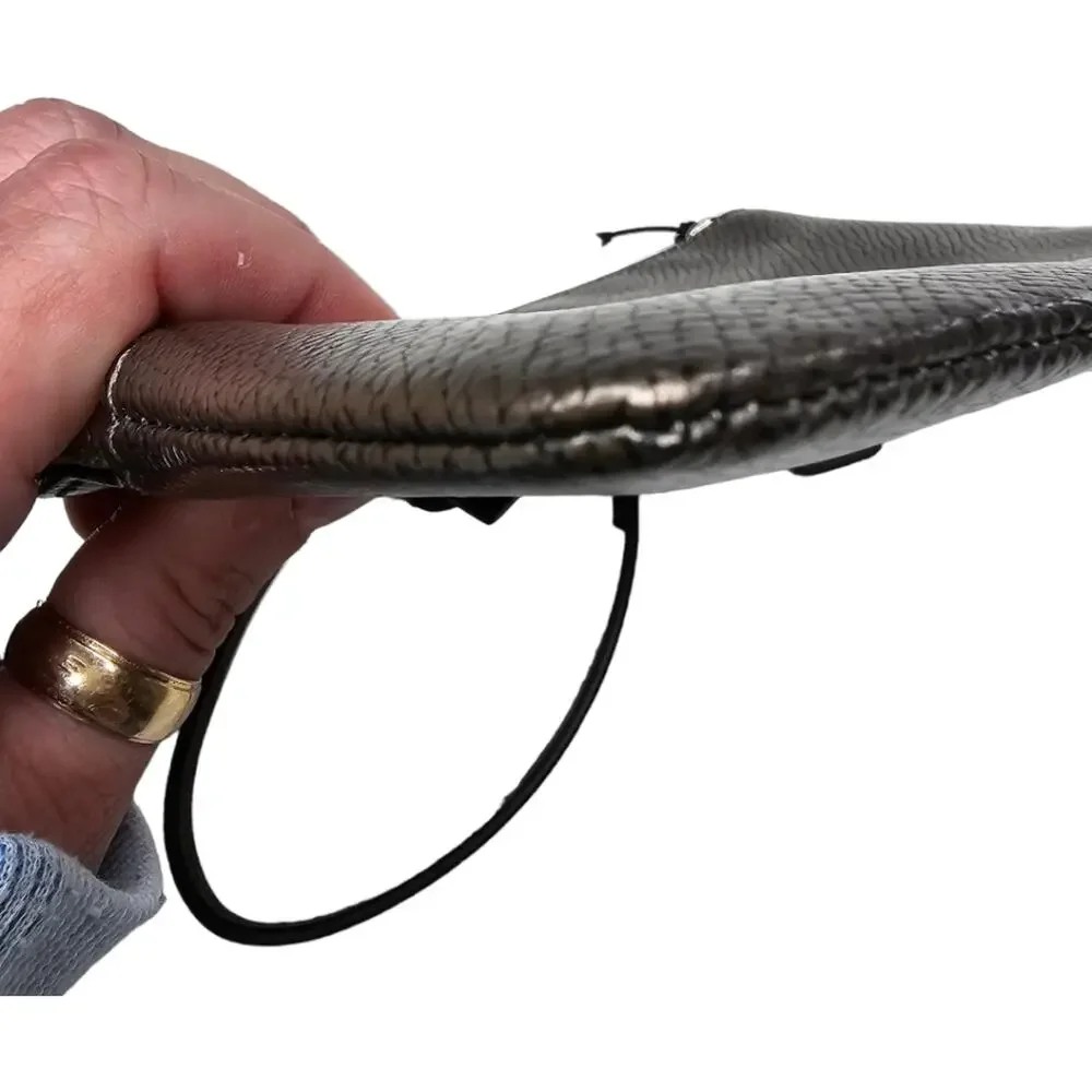 Coach turnlock bow